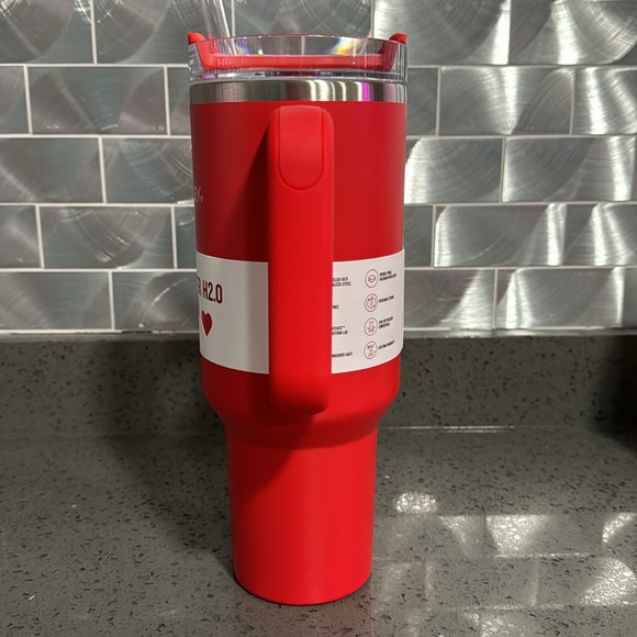 Stanley 40 oz quencher H2.0 Tumbler Red target edition - Picture 3 of 4
